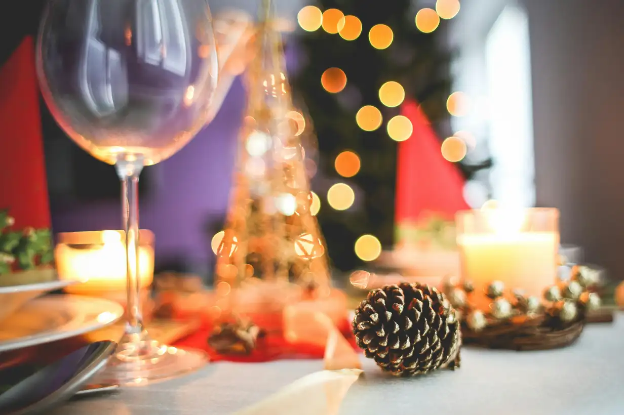 Décorer sa table de Noël grâce aux trésors du jardin : le guide 2026