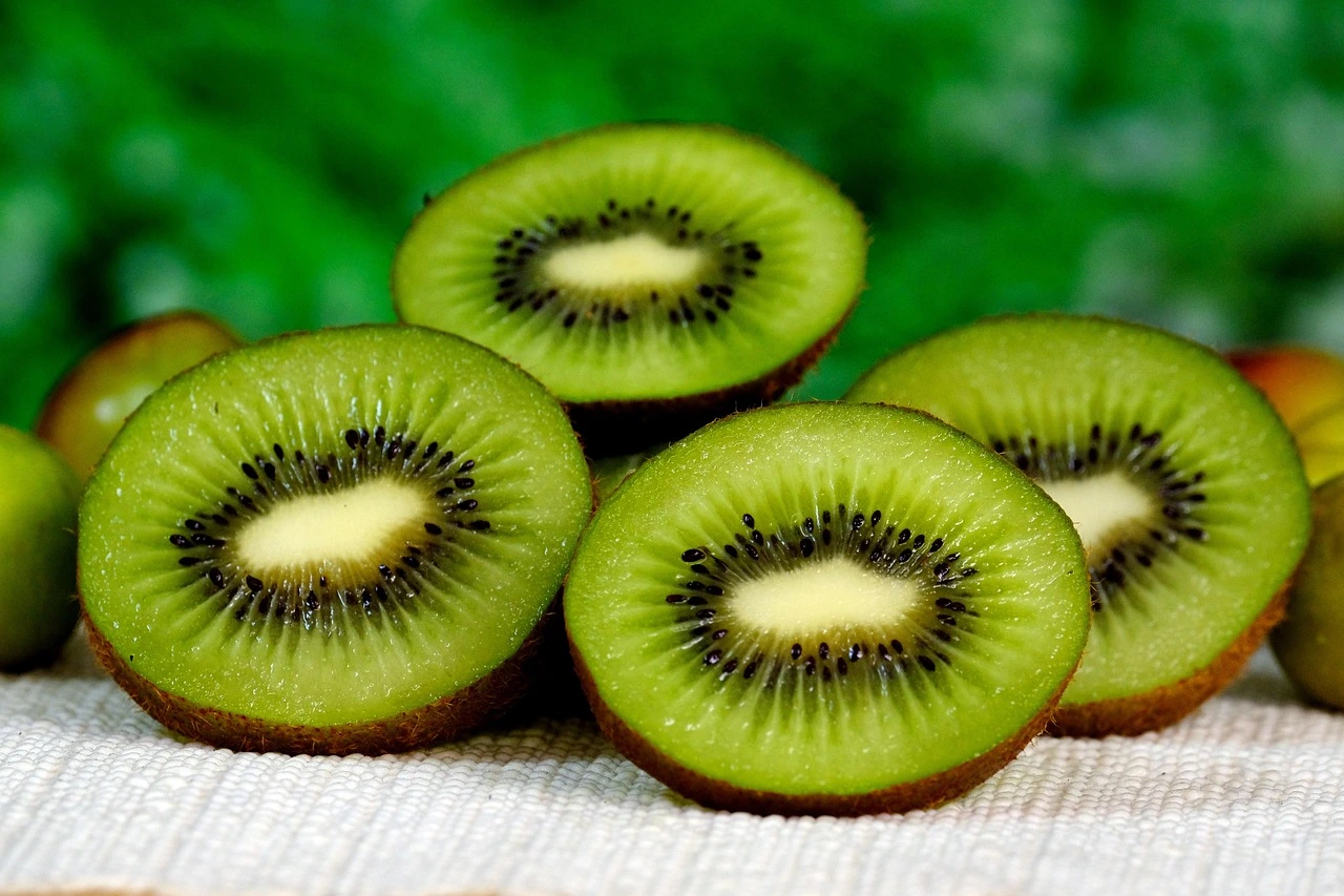 Kiwi en cuisine : bienfaits, valeurs nutritionnelles et idées recettes